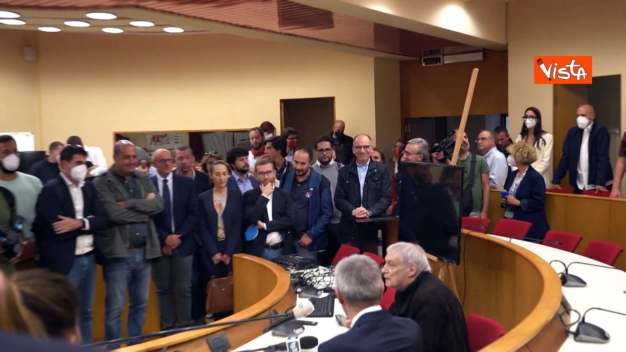 Si ? spento il Maestro Ennio Calabria, ecco quando don? una sua opera a Cgil dopo l'assalto nel 2022