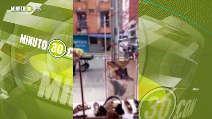 Mucho loco Pillaron a un hombre tirándole piedras a la gente en Caldas, Antioquia