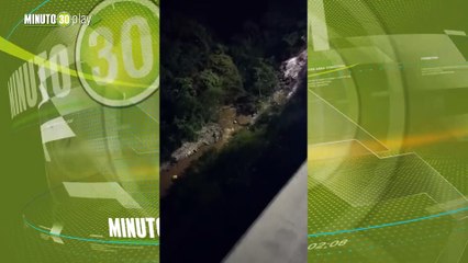 Un carro se fue a un abismo entre Medellín y Santa Fe de Antioquia
