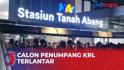 Ada Pohon Tumbang, Ratusan Calon Penumpang KRL Terlantar di Stasiun Tanah Abang