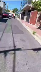 Brutal ataque de taxistas a un chofer de Uber