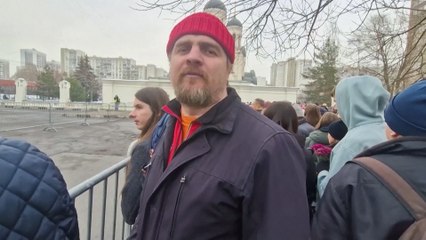 الجماهير تحتشد للمشاركة في جنازة نافالني بموسكو