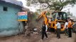 बिलासपुर में अवैध कब्जे पर चला बुलडोजर, भड़के लोगों ने निगमकर्मियों को जमकर पीटा फिर... देखें वीडियो