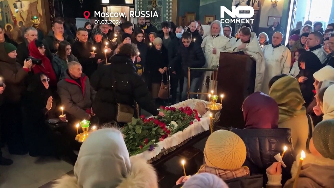 Με συνθήματα κατά του Πούτιν και του πολέμου το τελευταίο αντίο στον Αλεξέι Ναβάλνι