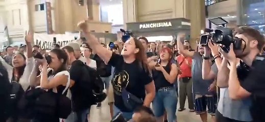 El molinetazo en Constitución en repudio al brutal aumento del transporte ejecutado por Javier Milei