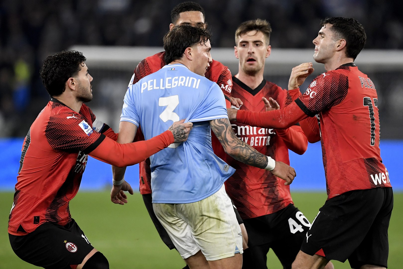 Serie A : À 11 contre 8, l'AC Milan s'impose face à la Lazio Rome dans ...