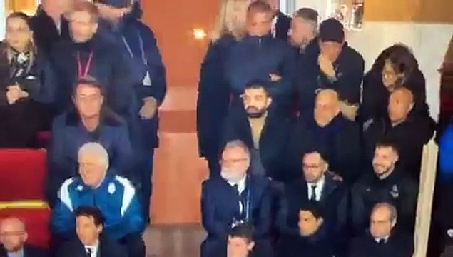 #Monaco - #PSG. #Sorti par Luis #Enrique, un Kylian #Mbappé tout sourire file directement en #tribune retrouver sa #maman