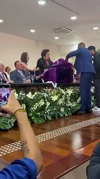 Norma Cavalcanti é presenteada com imagem religiosa pelo novo procurador-geral de Justiça da Bahia