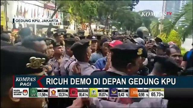 Demo di Depan Gedung KPU Ricuh, Massa Tuntut Ketua KPU Mundur dari Jabatan