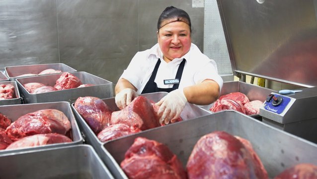 How the military's largest cafeteria feeds 4,500 soldiers in 90 minutes