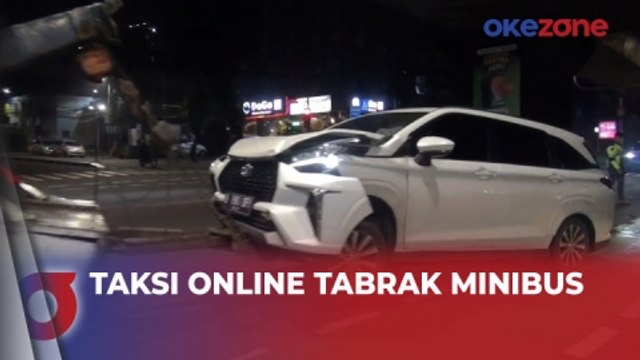 Taksi Online Tabrak Minibus di Kebayoran Baru, Jakarta Selatan