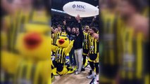 İZLE | Fenerbahçe Beko, tarihe geçen galibiyeti taraftarlarıyla böyle kutladı