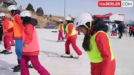 Üniversite öğrencileri ilk kayak heyecanını Ergan Dağı'nda yaşadılar