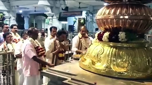 விநாயகர் கோவிலுக்கு 6 கிலோ தங்க பிஸ்கட்டுகளை நன்கொடையாக வழங்கிய பக்தர்