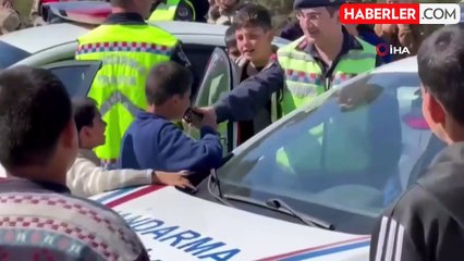 Jandarmadan depremzede çocuklara trafik eğitimi