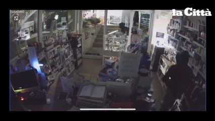 Battipaglia, raid dei ladri alla parafarmacia