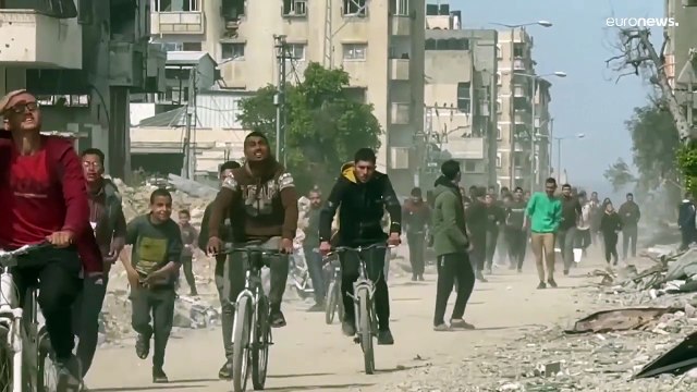 الحرب على غزة| سلاح التجويع يفتك بمزيد الأبرياء في غزة وواشنطن تمني الفلسطينيين بإنزال مساعدات جوا