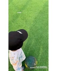 Video: सोनम कपूर के बेटे वायु का फुटबॉल खेलते वीडिया आया सामने