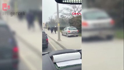 Kaldırımdaki yayalardan korna çalarak yol isteyen sürücü ve motosikletliye ceza