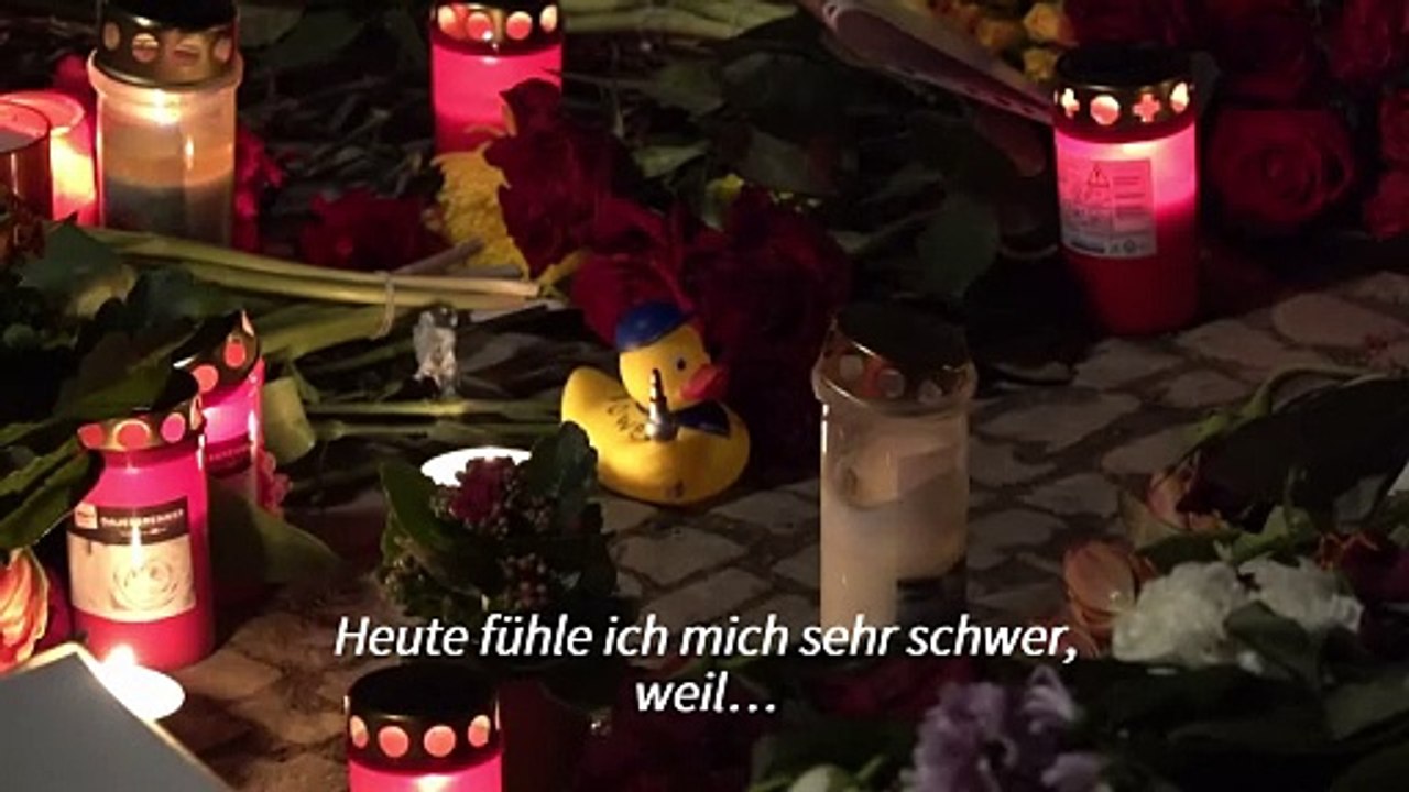 Nawalny-Gedenken vor russischer Botschaft in Berlin