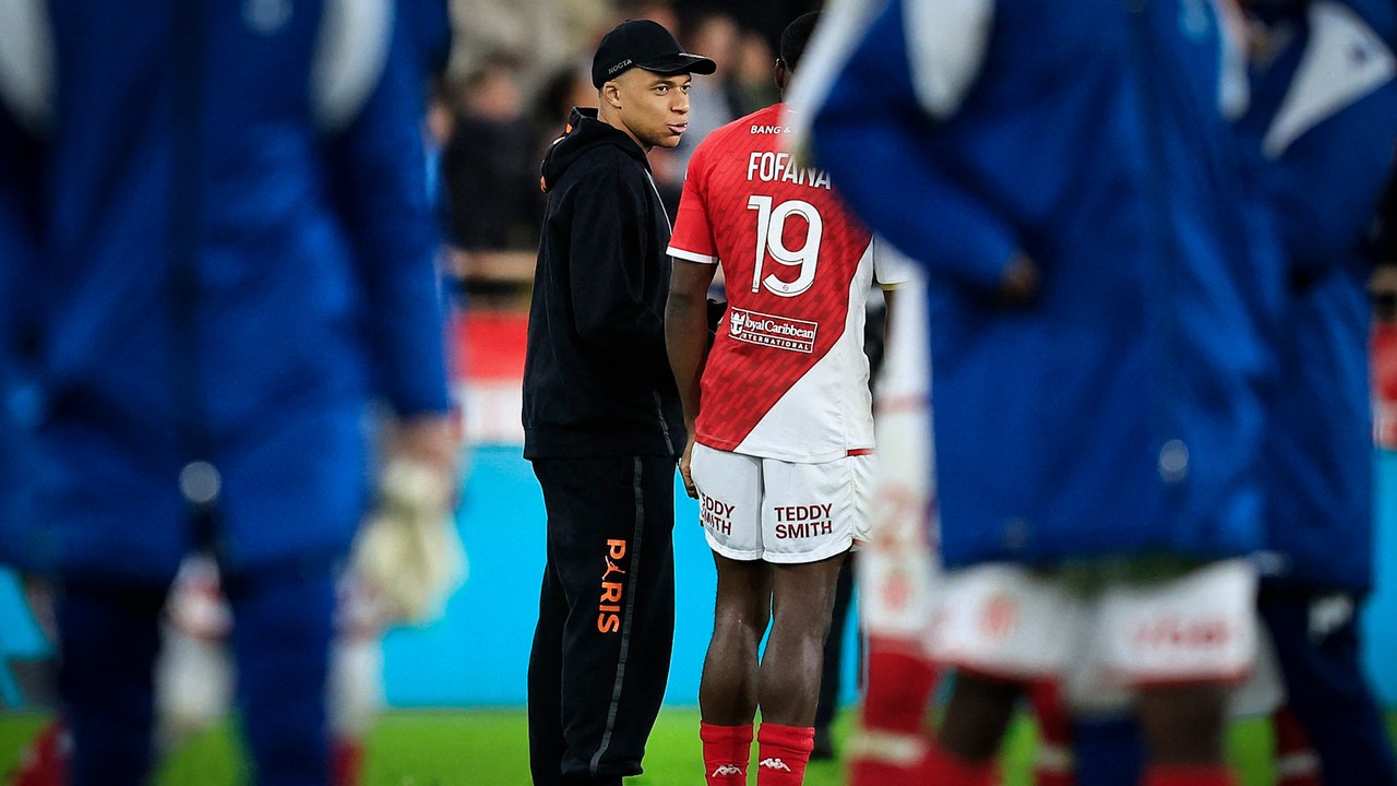 Monaco-PSG : selfie, fin de match en tribunes… Les images lunaires de Mbappé pendant la 2e mi-temps