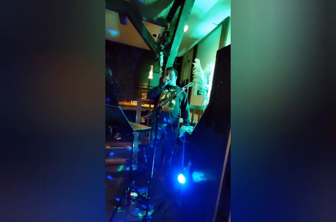 Leon Elektronik Live, Faschinsdonnerstag in der Kneipe Erlangen. Gast Auftritt am 16.02.2023.