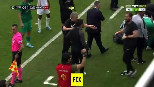 Bodrum FK-Eyüpspor maçında saha karıştı: Uğur Demirok ambulansla hastaneye kaldırıldı
