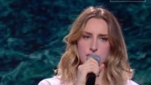 VOICI : Enfoirés 2024 : qui était la chanteuse inconnue qui a intrigué les téléspectateurs toute la soirée ?