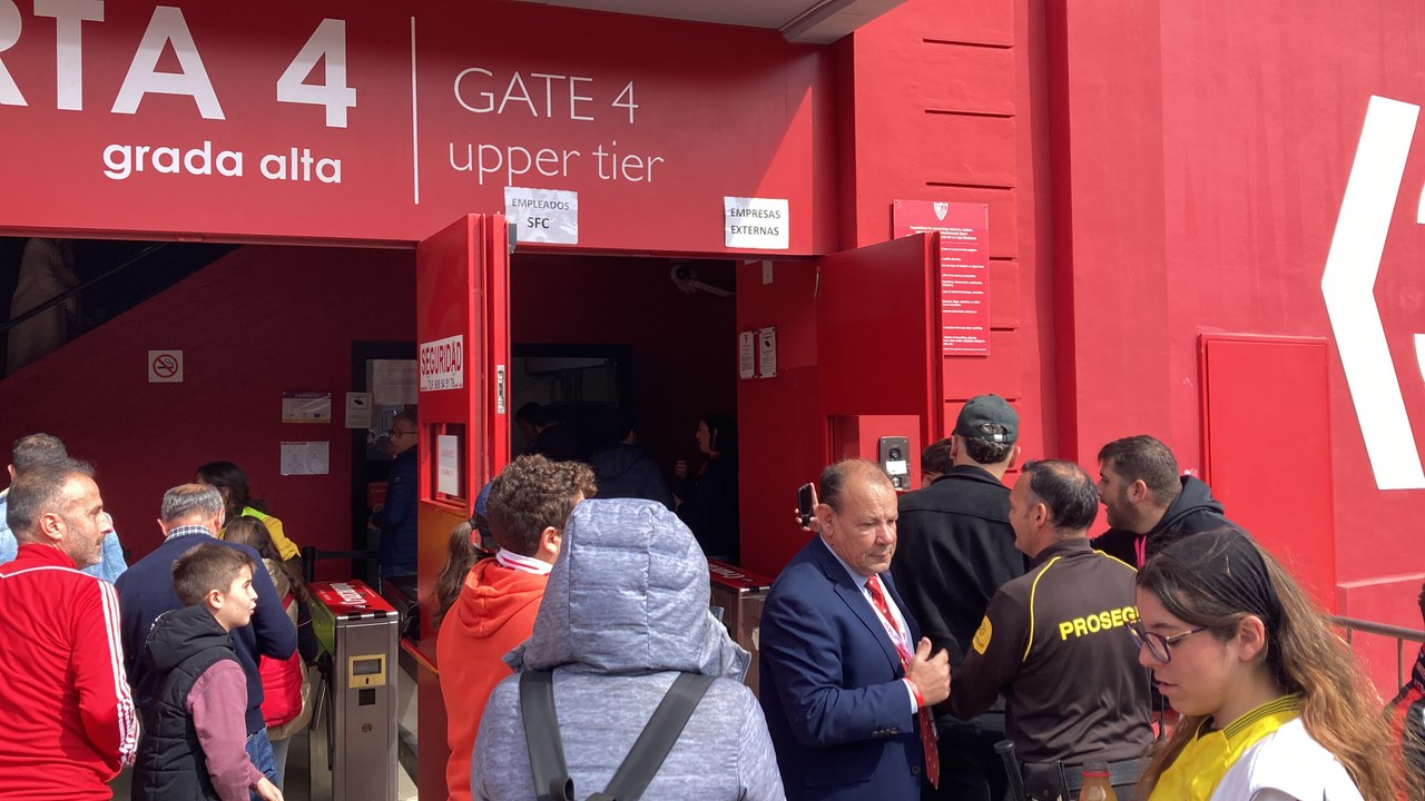 Ocampos entra al Estadio