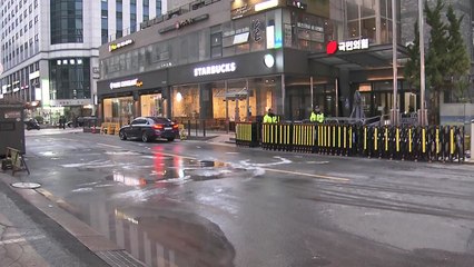 與 공천 탈락자, 당사 앞에서 분신 시도...경찰에 제압 / YTN