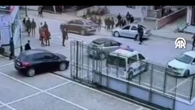 Kaçan sürücünün otomobille çarptığı polis memuru yaralandı