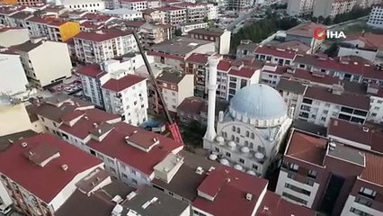 Esenyurt'ta güçlendirme çalışması sırasında minare devrildi: Devrilen minare böyle görüntülendi