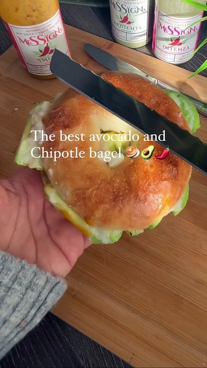 Avocate Bagel Smoke