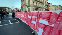 Manifestazione a Firenze, lo striscione in testa al corteo