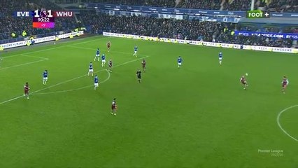 Le sublime but de Tomáš Souček !