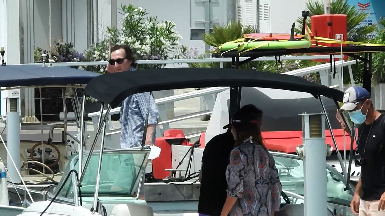 Amigos y familiares dan su último adiós a Fernando Gómez-Acebo