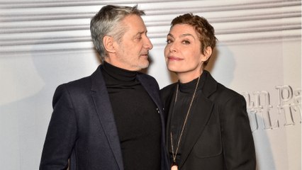 GALA VIDEO - Daphné Roulier en béquilles : l’épouse d’Antoine de Caunes raconte son "vol plané à scooter"