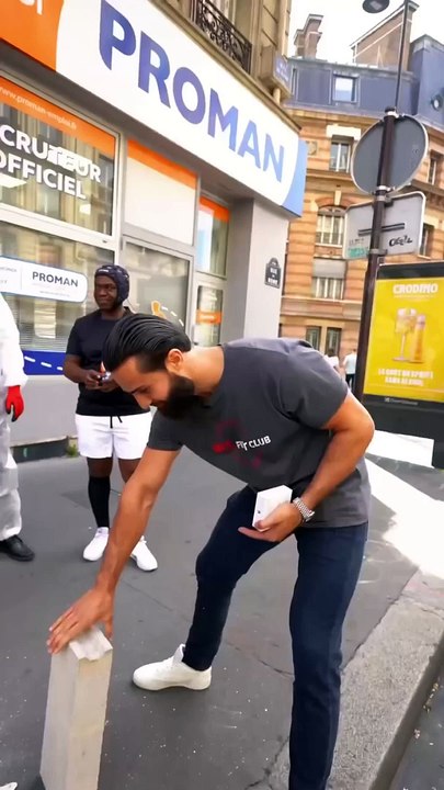 Gagne des AirPod si tu fais un flip avec un parpaing de 10kg !