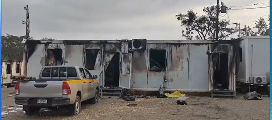 Riña tumultuaria entre migrantes deja módulos quemados y daños en estación migratoria en Darién