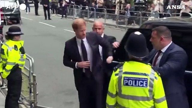 Per Harry e famiglia niente scorta di polizia per i soggiorni nel Regno Unito