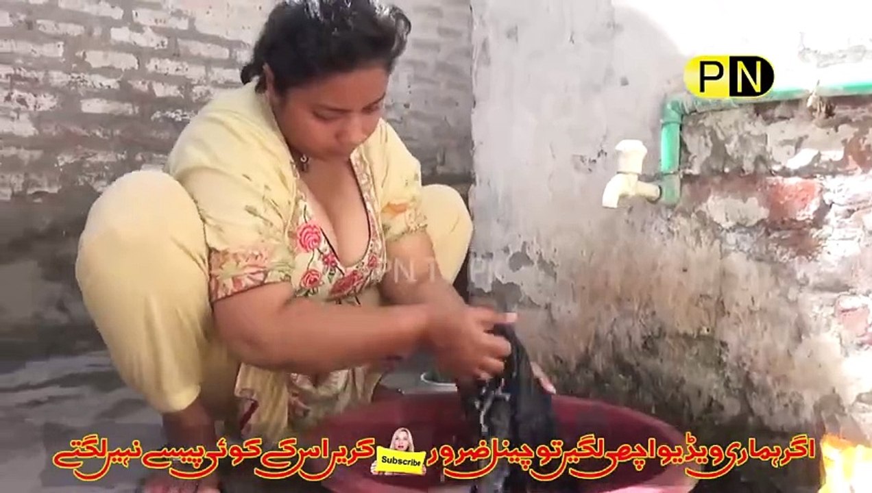 Hot Desi aunty Sadaf Ch washing clothes | Desi auntyy hot cleaning video