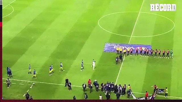 Julian Quiñones fue recibido de gran manera en su regreso al Estadio Jalisco