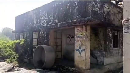 शौचालय को तरस रहे आंगन, केन्द्र बने है शोपीस