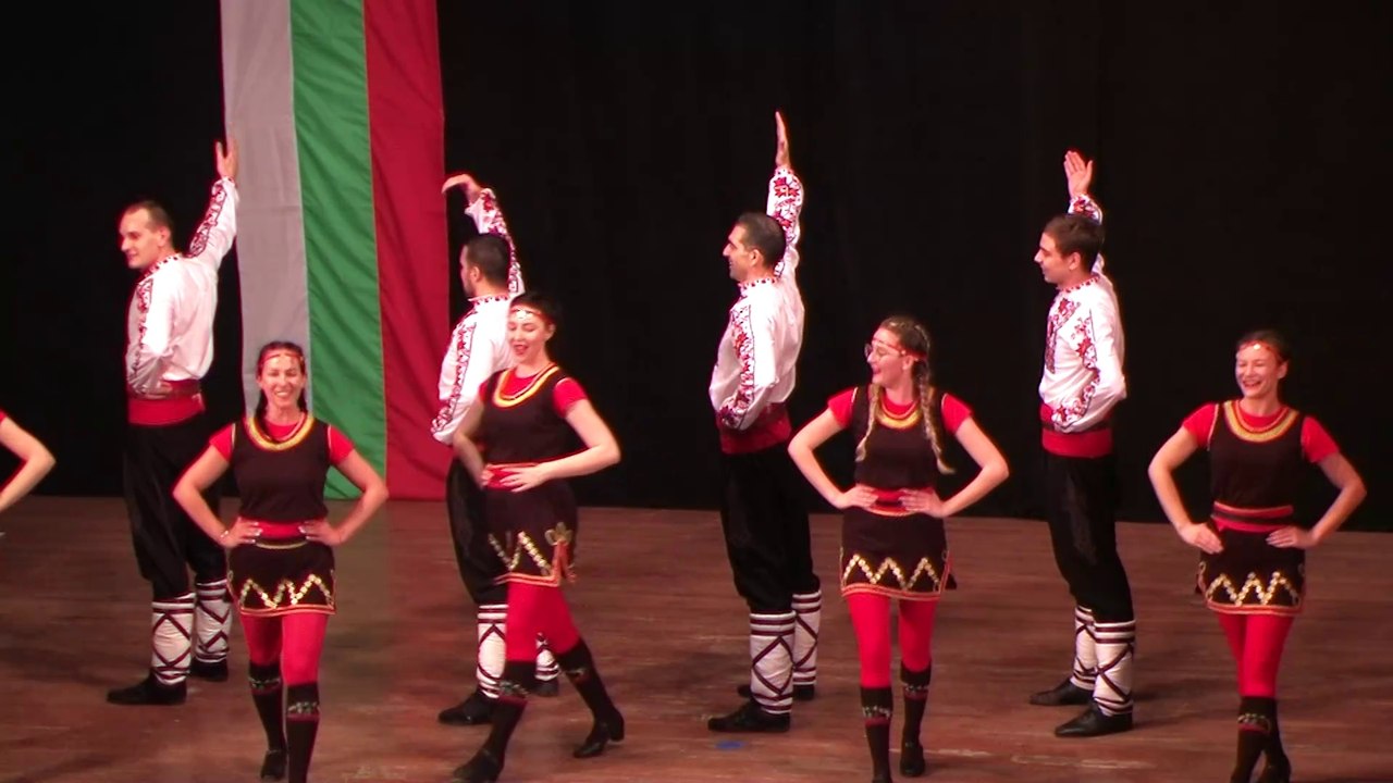 Изпълнения на Танцов клуб "Луди млади", София