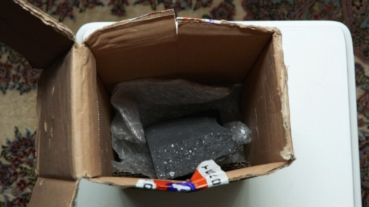 Sipariş ettiği tablet yerine taş geldi