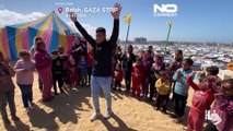 Crianças cantam e brincam em Rafah para libertar a tensão
