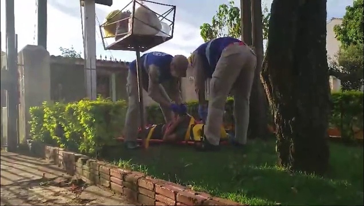 Homem sofre fratura ao ser atropelado por carro no Santa Cruz