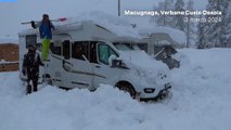 Macugnaga, campeggio sommerso dalla neve: camper bloccati