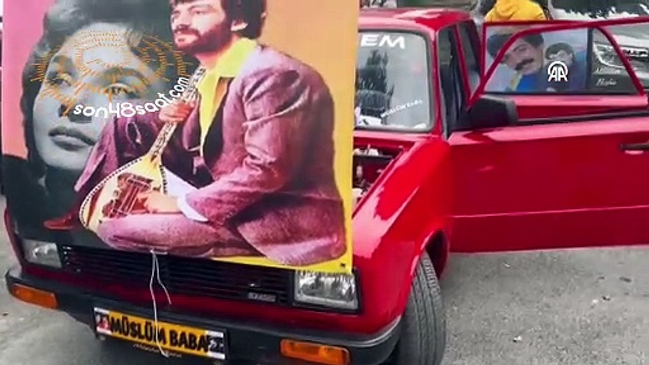 "Arabeskin Babası" Müslüm Gürses, İstanbul'da mezarı başında anıldı