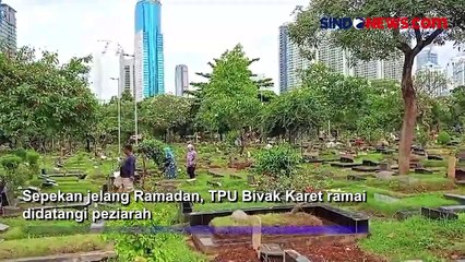 Pemandangan TPU Karet Bivak, Penuh Peziarah Jelang Ramadan